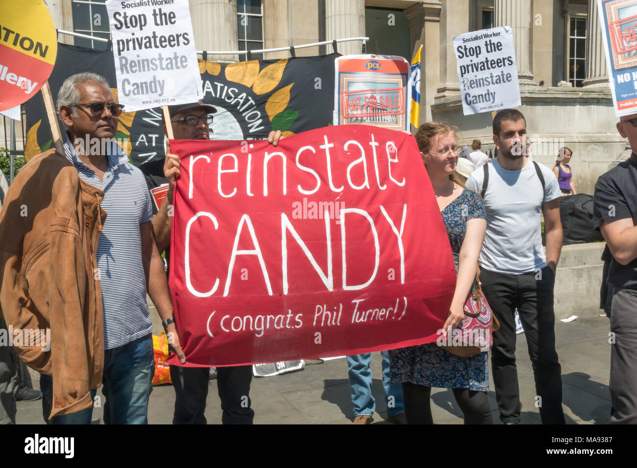 The National Gallery strikers against privatisation call for the reinstatement of sacked PCS rep Candy Udwin, and congratulate Phil Turner, an NUJ rep saved from unfair redundancy by a protest in Rotherham. Stock Photo