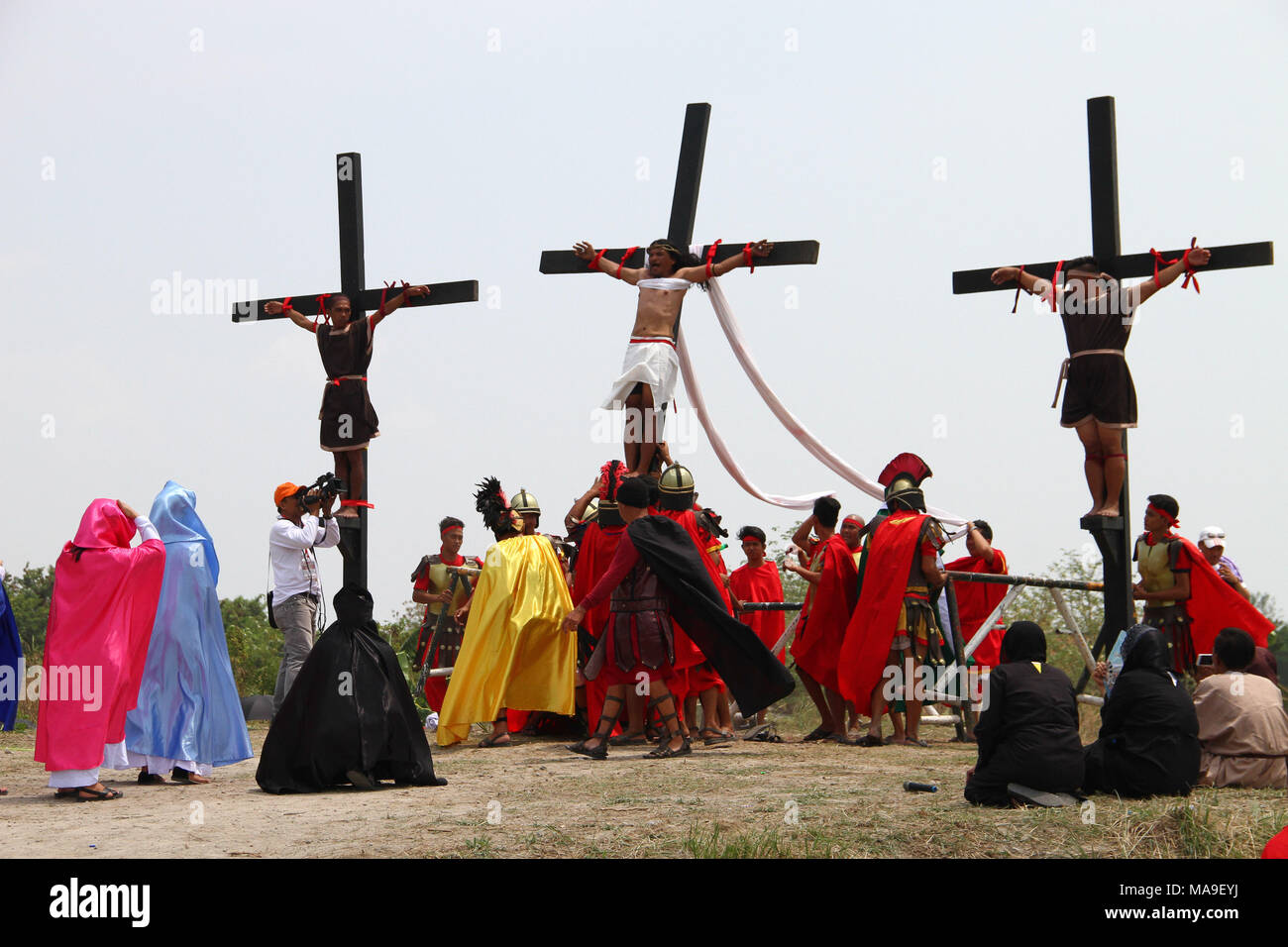 San Fernando, Philippines. 30th March, 2018. Ruben Enaje, nailed to the cross, is raised by actors playing as Roman soldiers in Cutud. Good Friday crucifixion rights were held in Cutud, Pampanga during the annual Maleldo Holy Week celebration. Credit: SOPA Images Limited/Alamy Live News Stock Photo