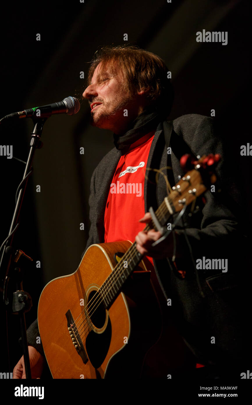 Nantwich, Cheshire, UK. 30th March, 2018. Nigel Stonier performs live at the Nantwich Civic Hall as the support act for Thea Gilmore during the 22nd Nantwich Jazz, Blues and Music Festival. Credit: Simon Newbury/Alamy Live News Stock Photo