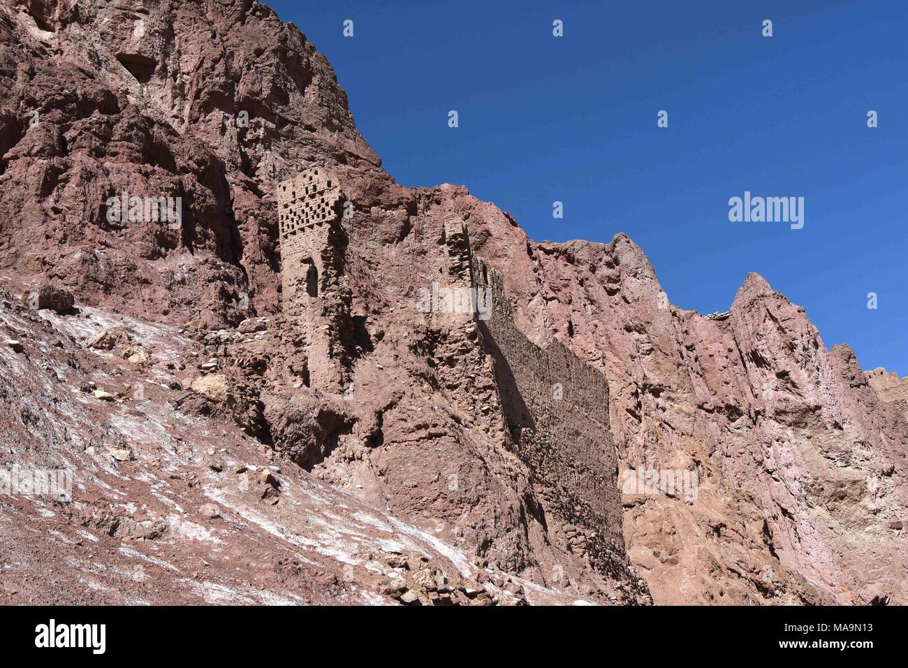 Bamiyan. 28th Mar, 2018. Photo taken on March 28, 2018 shows the Shahr-e-Zuhak, also known as The Red City, in Bamiyan province, Afghanistan. The site, along with other historical sites in Bamiyan, bears witness to the history of the ancient Silk Road. Credit: Dai He/Xinhua/Alamy Live News Stock Photo