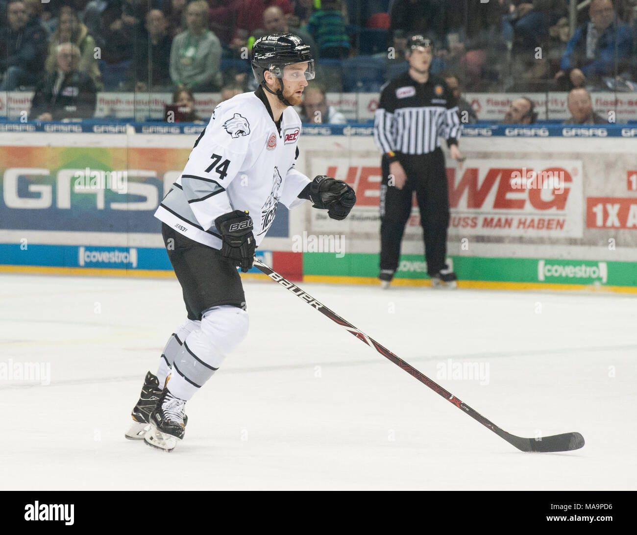 Ice hockey player germany hi-res stock photography and images pic