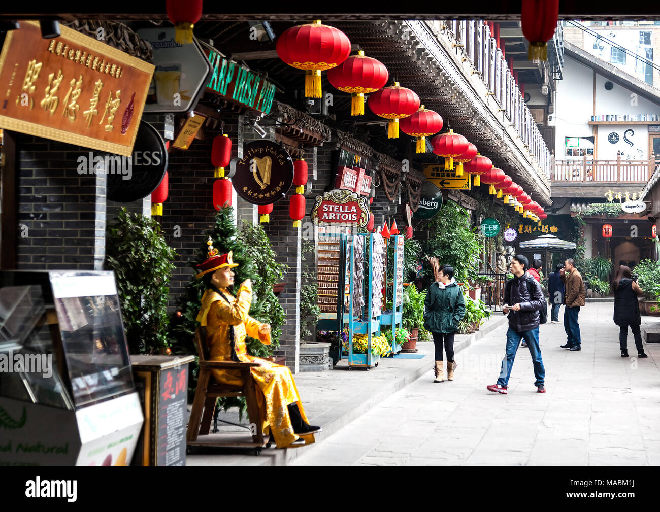 Tourists check out Irish pub for lunch in Chongquing, a major city in south-west China Stock Photo