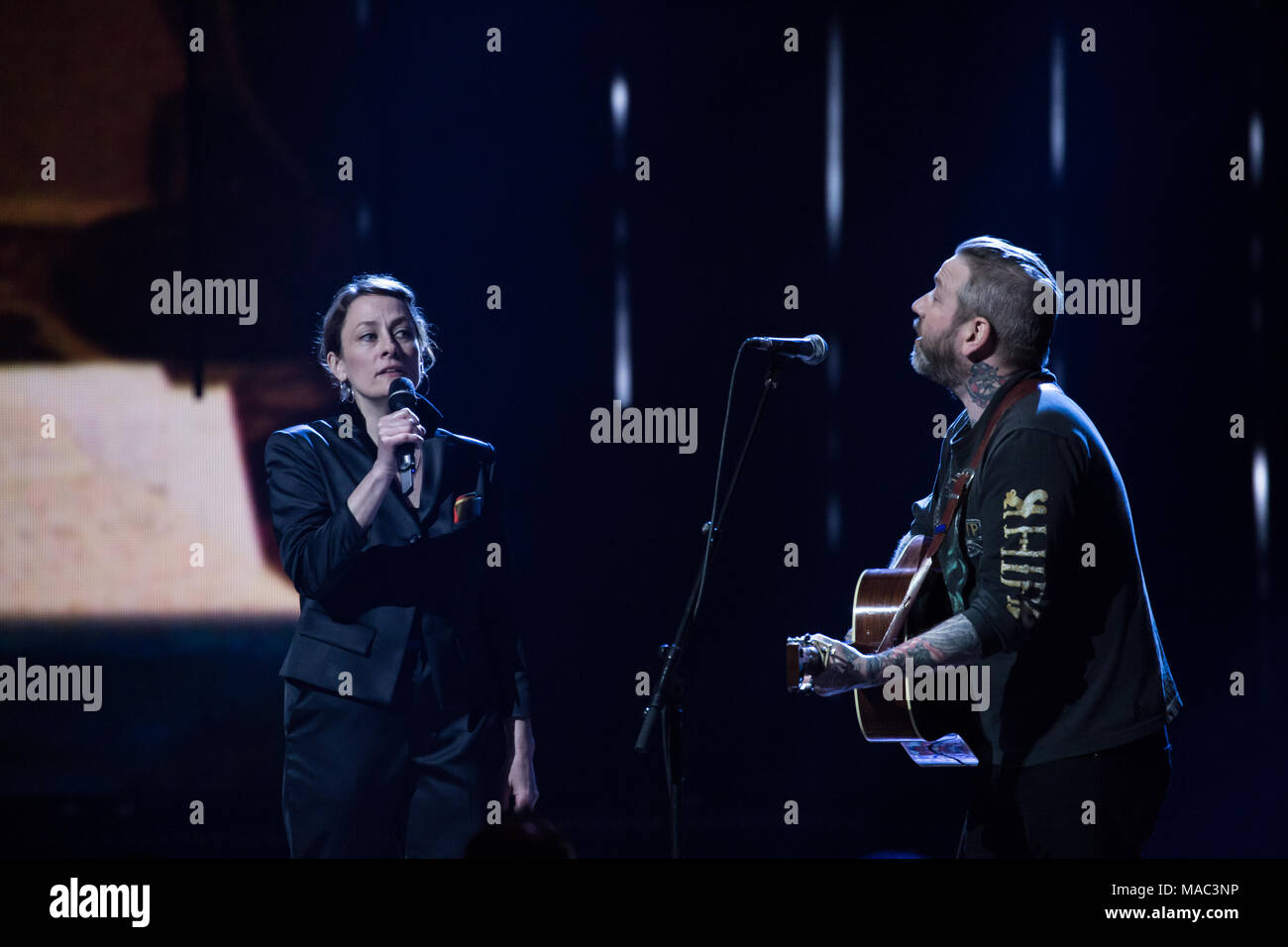 Vancouver, CANADA. 26th March, 2018. Kevin Hearn, Sarah Harmer and Dallas Green perform a tribute to the late Gord Downie at the 2018 Juno Awards. Stock Photo