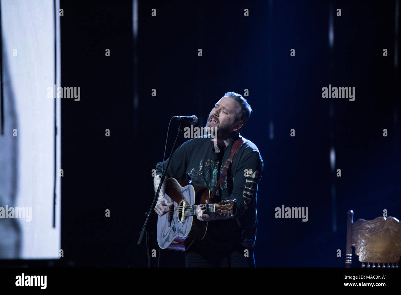 Vancouver, CANADA. 26th March, 2018. Kevin Hearn, Sarah Harmer and Dallas Green perform a tribute to the late Gord Downie at the 2018 Juno Awards. Stock Photo
