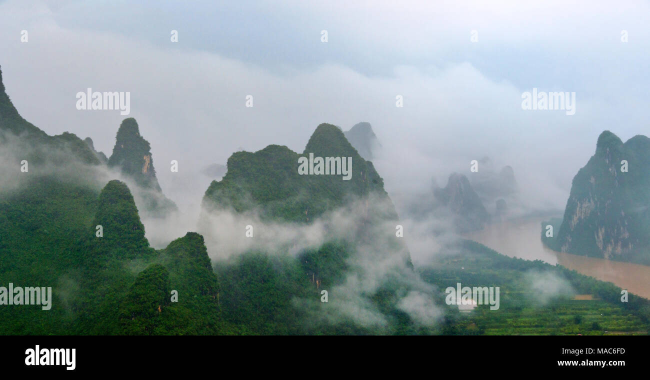 Limestone hills in mist, Yangshuo, Guangxi, China Stock Photo