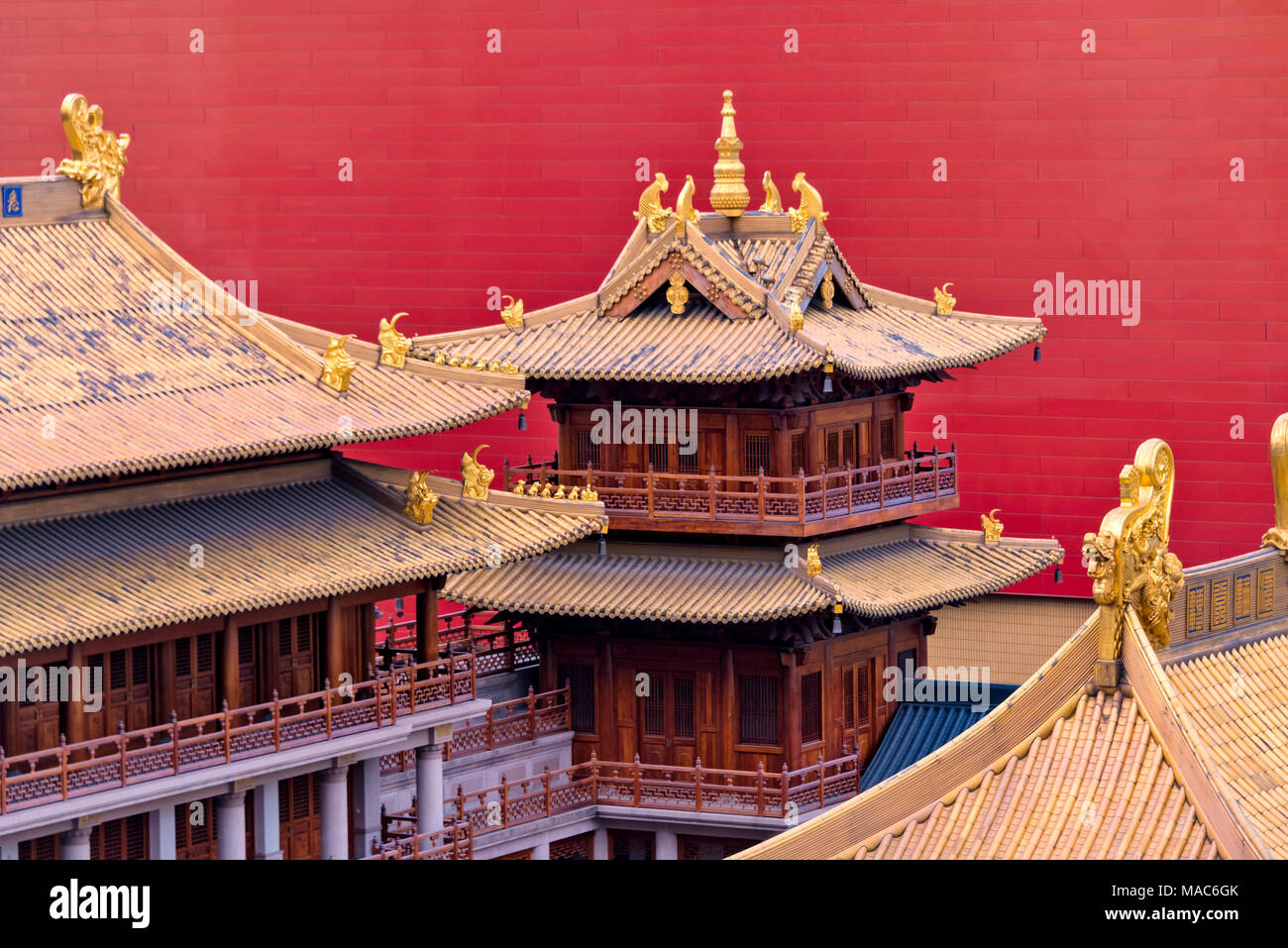 Architectural details of Jing'an Temple, Shanghai, China Stock Photo
