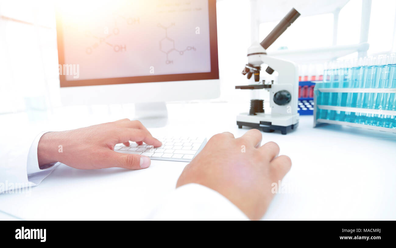 Computer Weekly Microscope Atomic structure chemistry microscope hi-res stock photography and ...