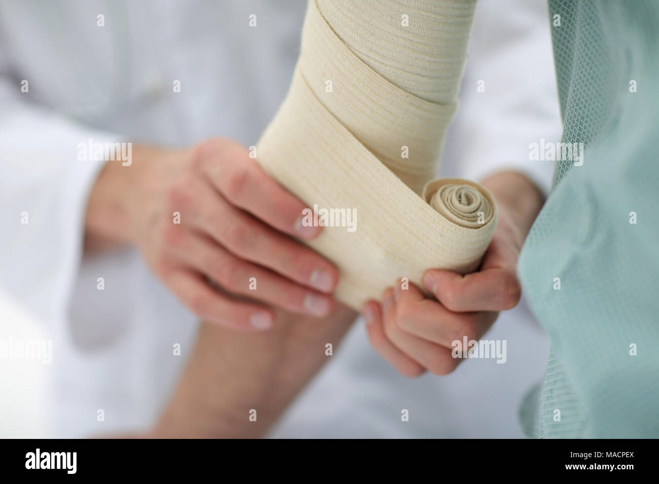closeup.doctor applying elastic bandage Stock Photo Alamy