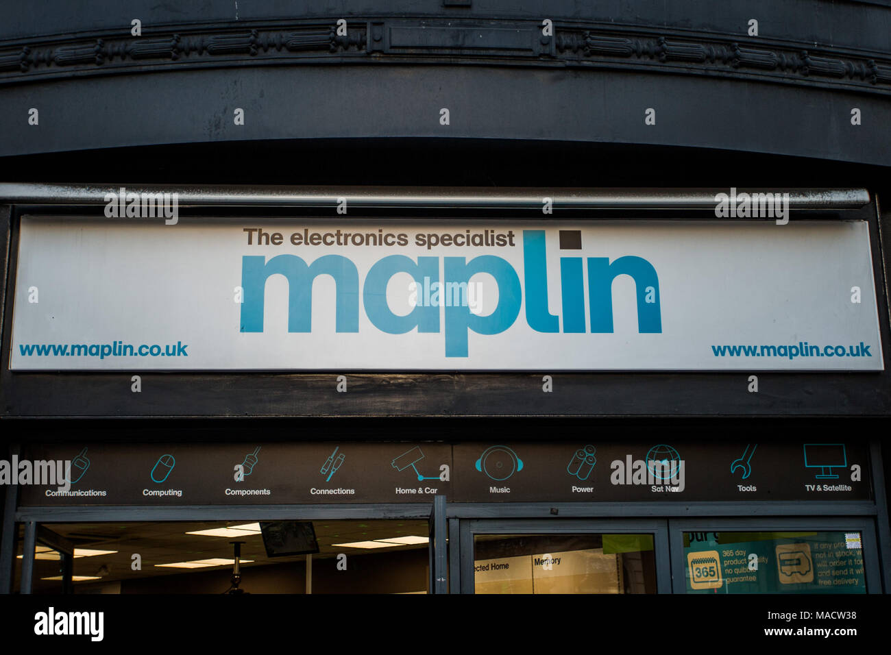 Maplin goes into administration hi-res stock photography and images - Alamy