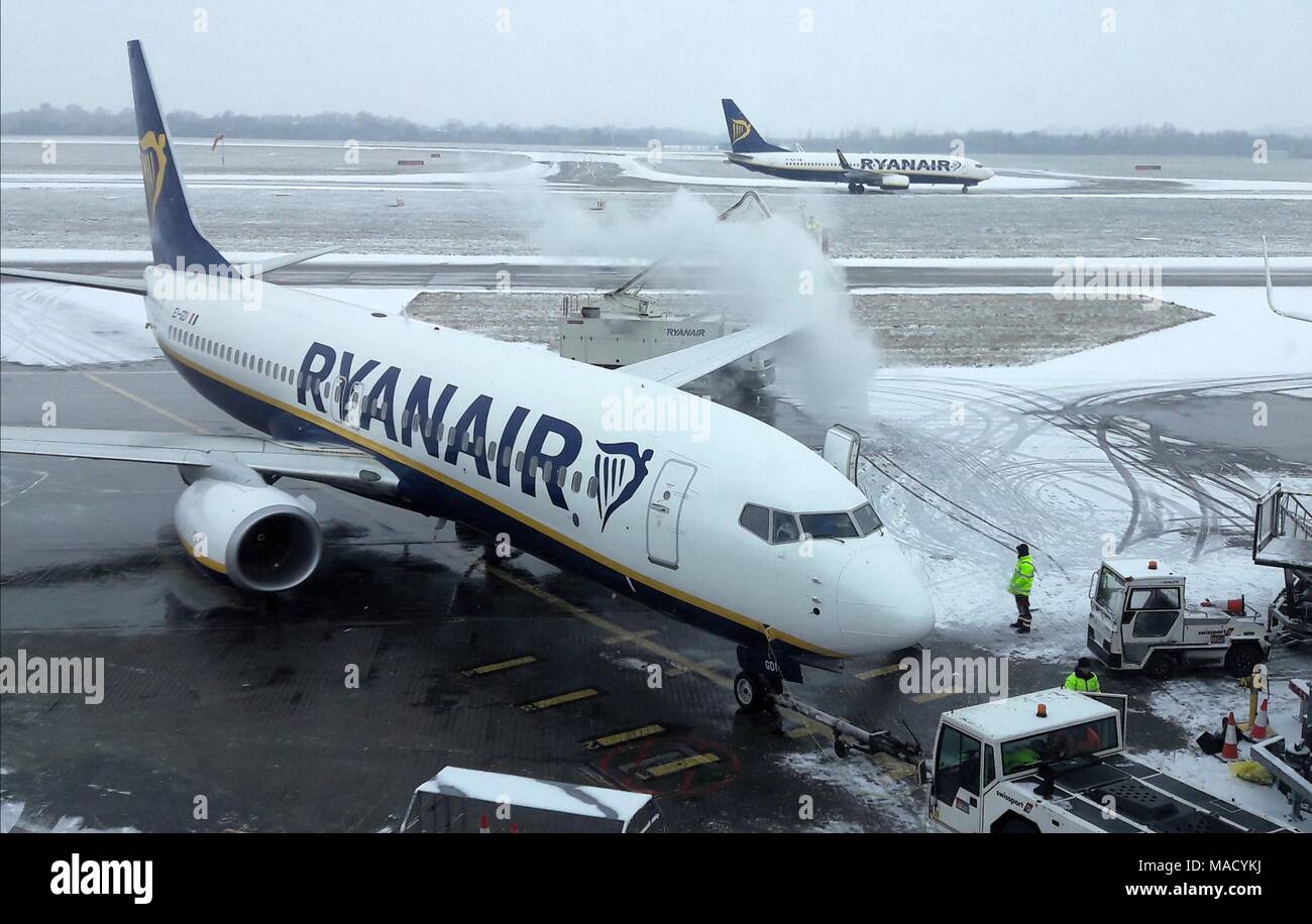 Snow at London Stansted Airport - RYANAIR plane  Featuring: London Stansted Airport Where: London, United Kingdom When: 28 Feb 2018 Credit: WENN.com Stock Photo