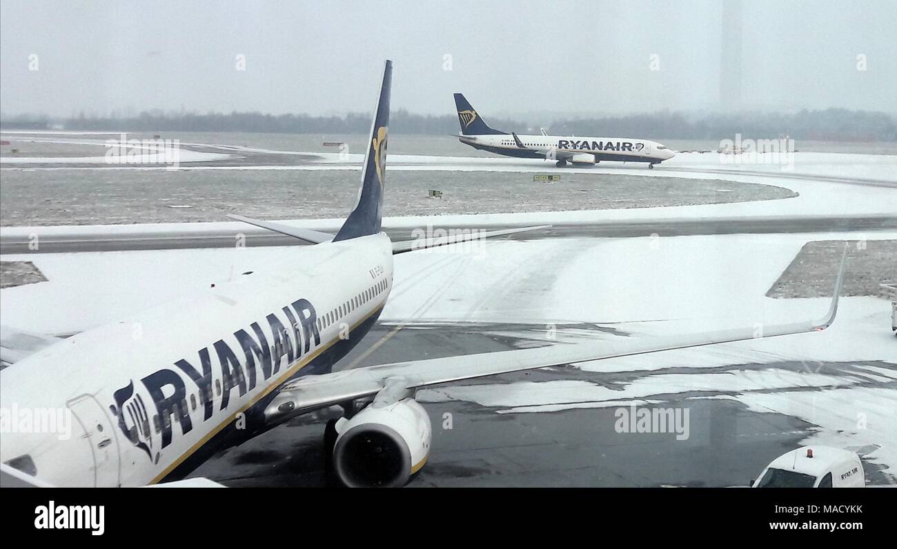 Snow at London Stansted Airport - RYANAIR plane  Featuring: London Stansted Airport Where: London, United Kingdom When: 28 Feb 2018 Credit: WENN.com Stock Photo