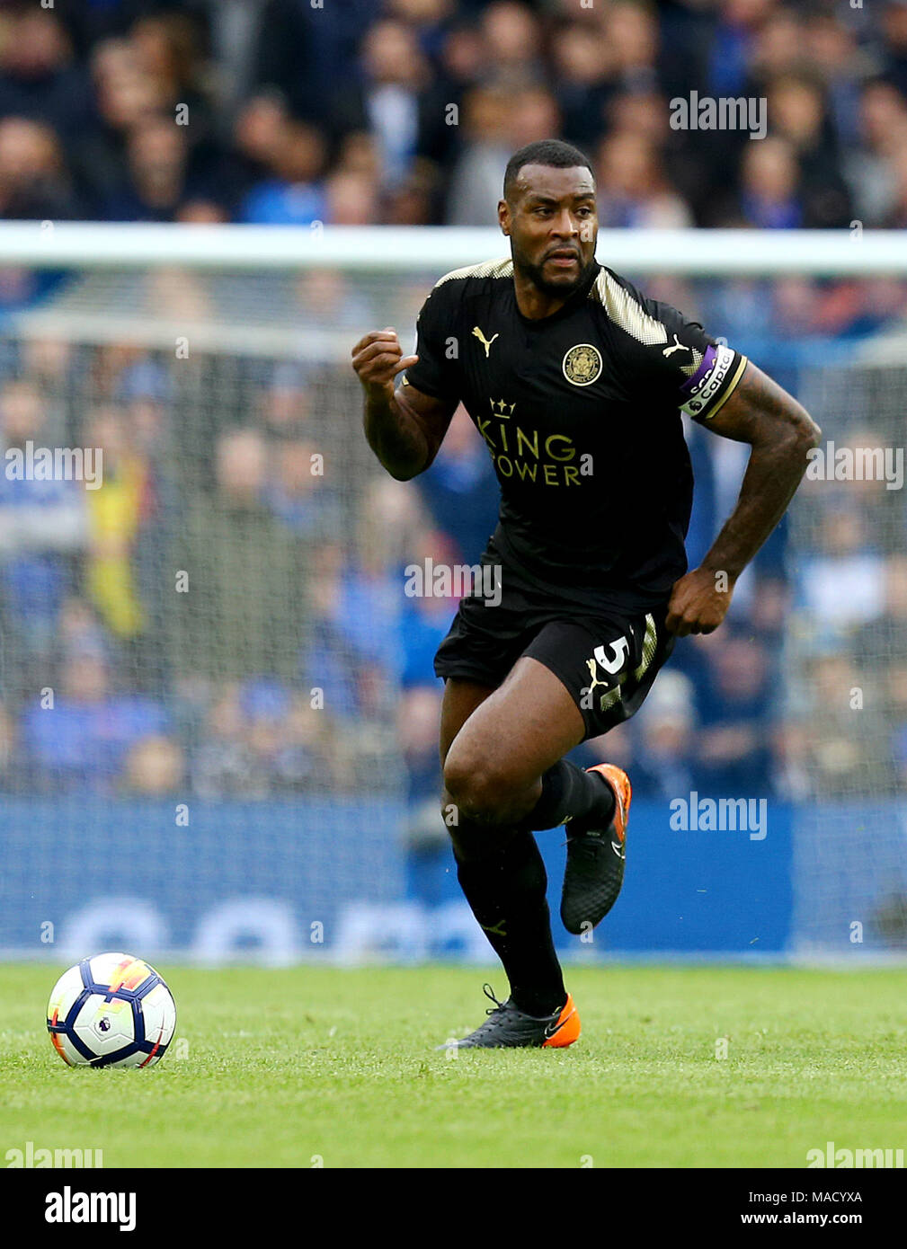 Leicester City's Wes Morgan during the Premier League match at the AMEX Stadium, Brighton. PRESS ASSOCIATION Photo. Picture date: Saturday March 31, 2018. See PA story SOCCER Brighton. Photo credit should read: Gareth Fuller/PA Wire. RESTRICTIONS: No use with unauthorised audio, video, data, fixture lists, club/league logos or 'live' services. Online in-match use limited to 75 images, no video emulation. No use in betting, games or single club/league/player publications. Stock Photo