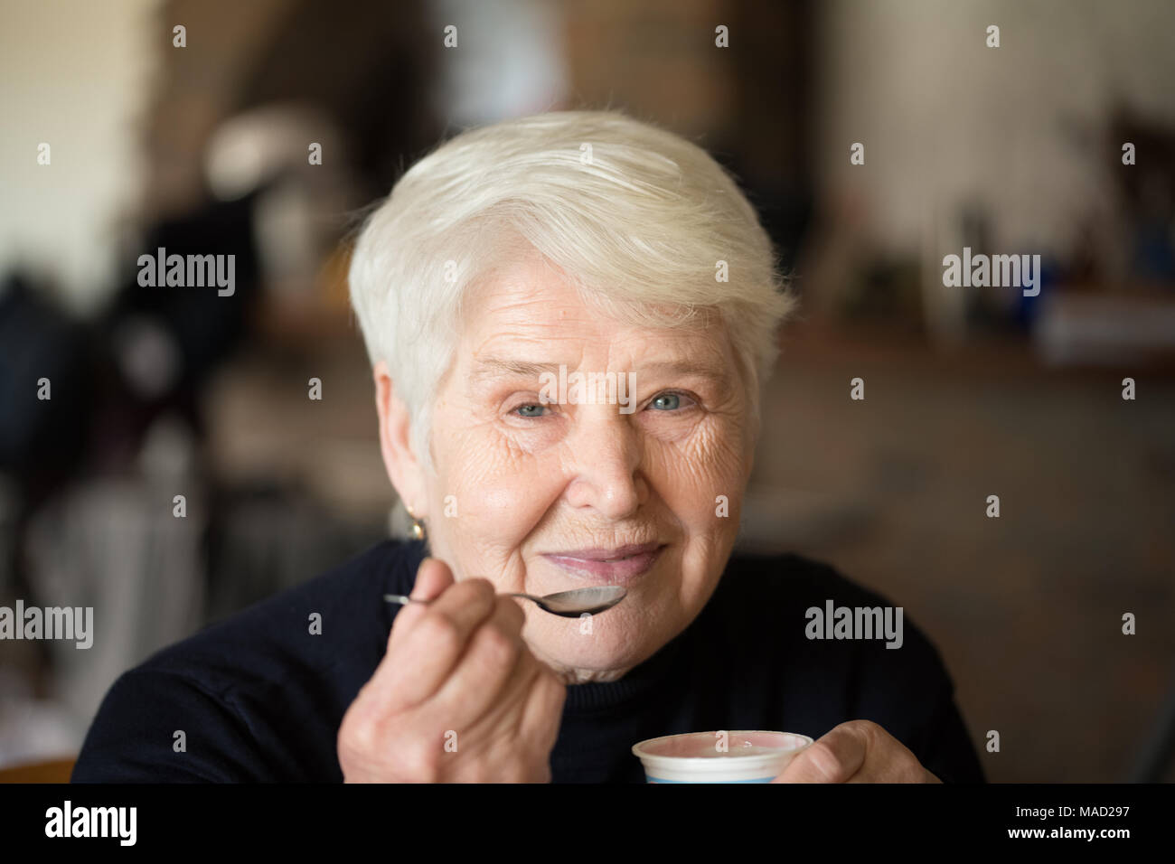Portrait woman grey hair hi-res stock photography and images - Alamy
