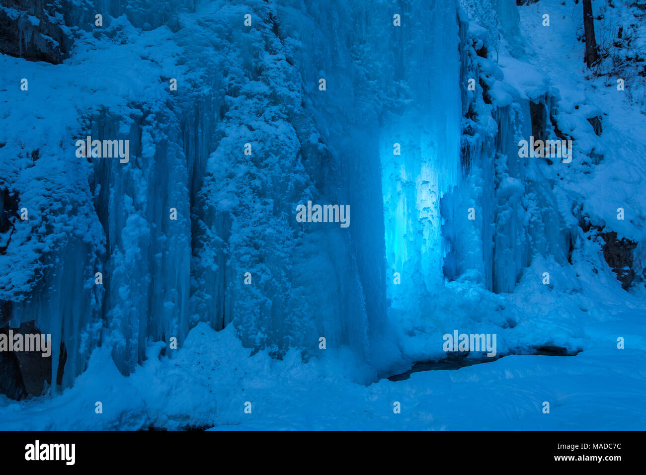 Beleuchteter Eisfall Stock Photo