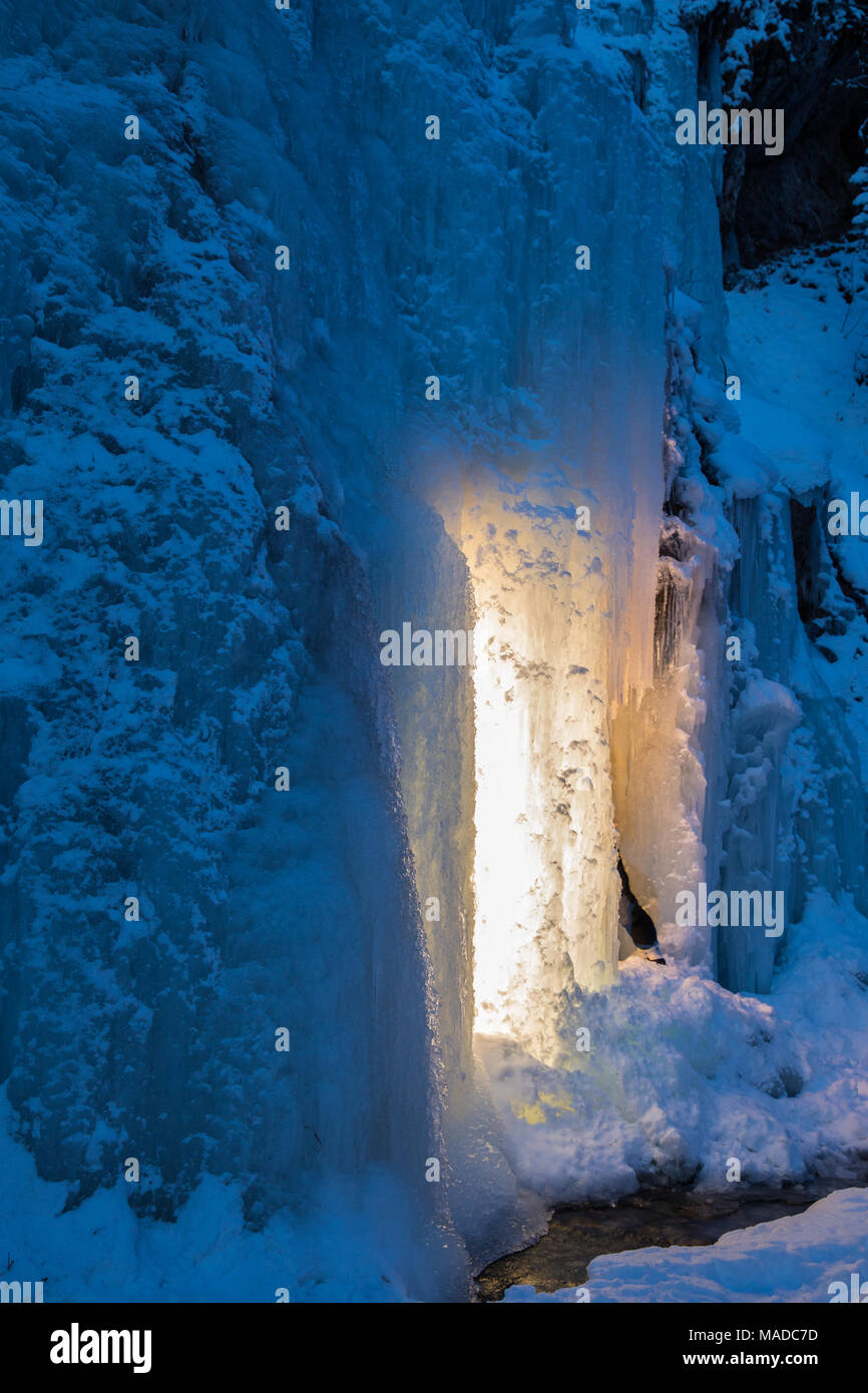 Beleuchteter Eisfall Stock Photo