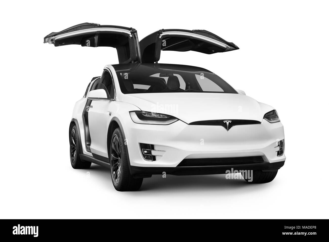 drijvend Kostbaar Socialisme White 2018 Tesla Model X luxury SUV electric car with open falcon wing  doors isolated on white background with clipping path Stock Photo - Alamy