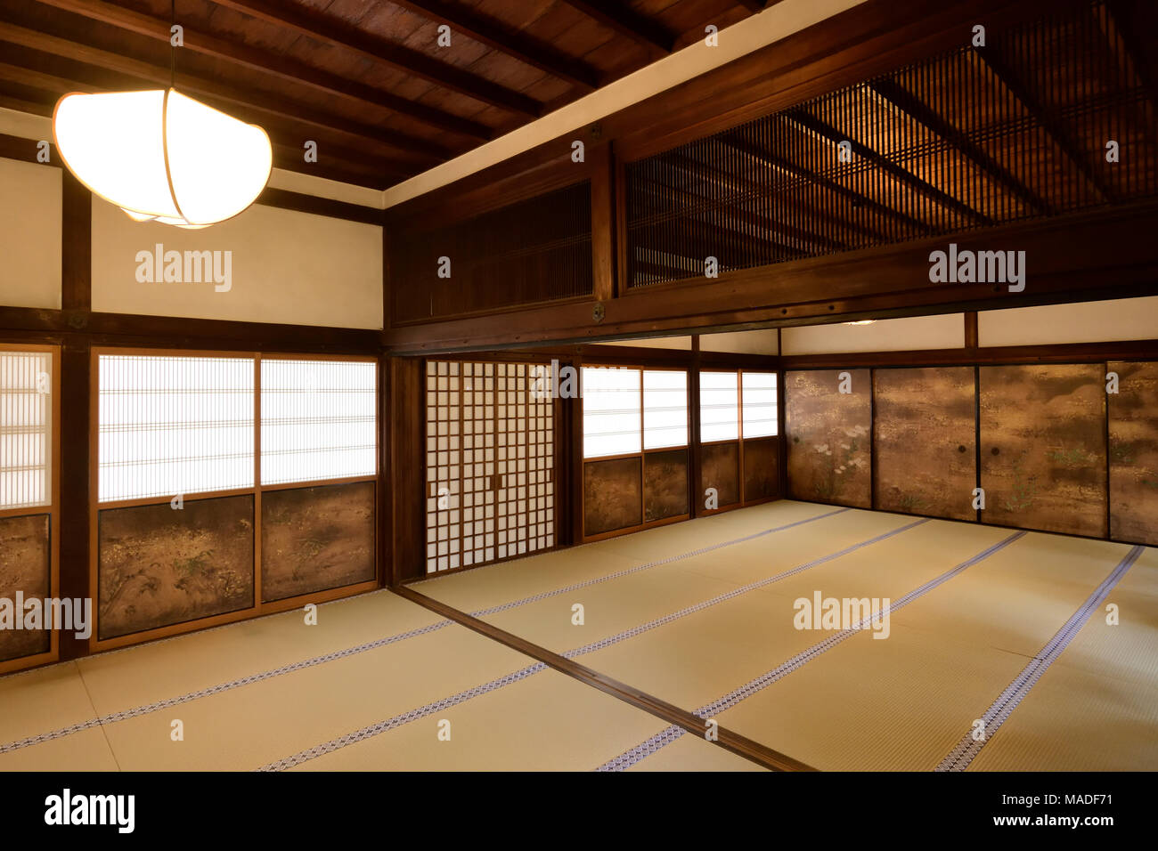 Traditional Japanese temple hall interior with tatami mats and painted shoji sliding screens. Sanboin Buddhist temple, sub-temple of Daigoji complex i Stock Photo