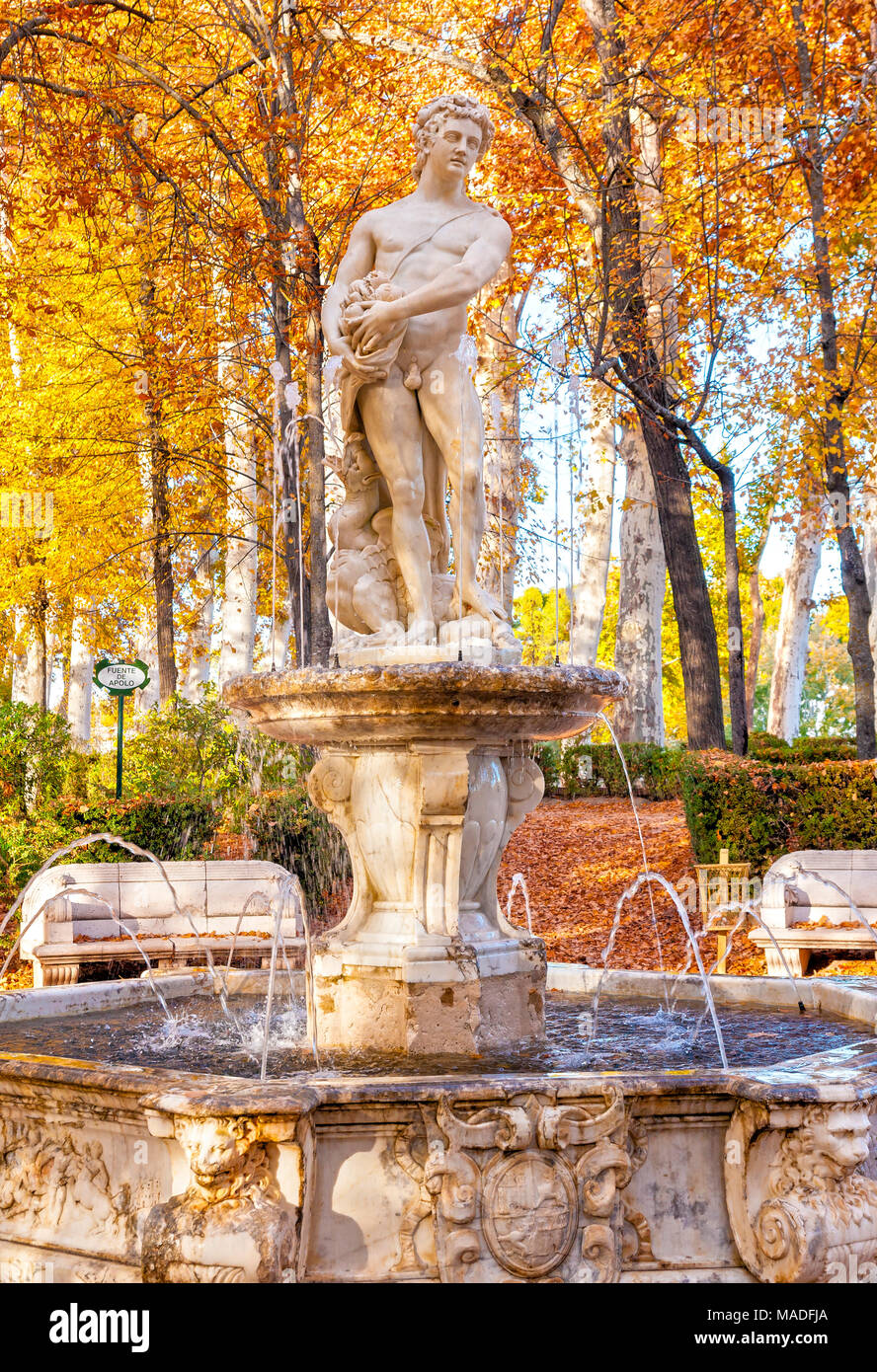 Fuente de Apolo en el Jardín de la Isla del Palacio Real de Aranjuez. Madrid. España Stock Photo