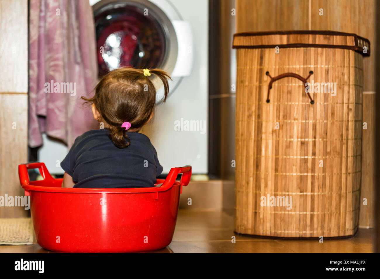 Funny washing machine hires stock photography and images Alamy