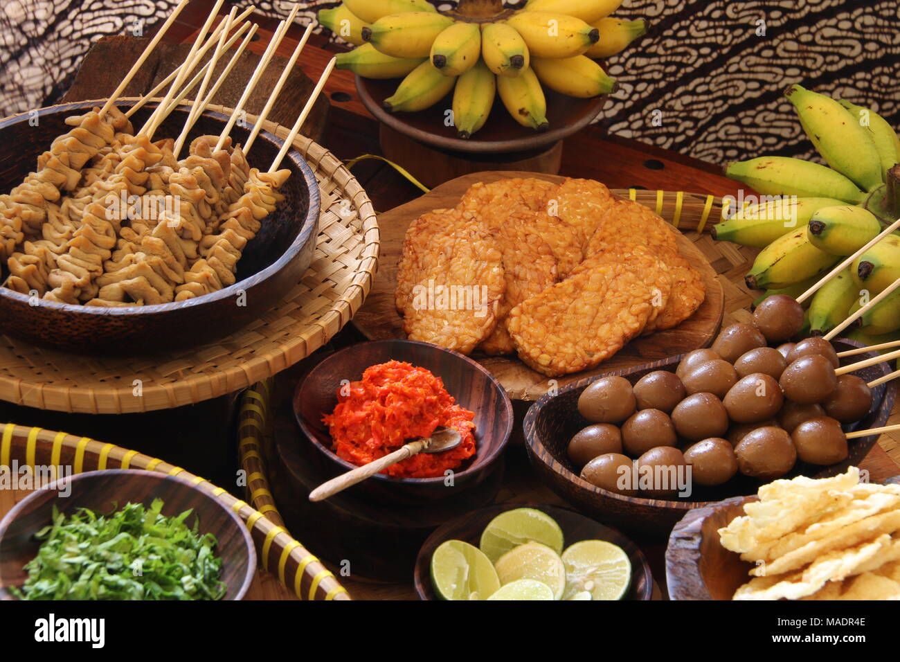 Of course. Here is a 1,200-word article on Javanese traditional dishes.