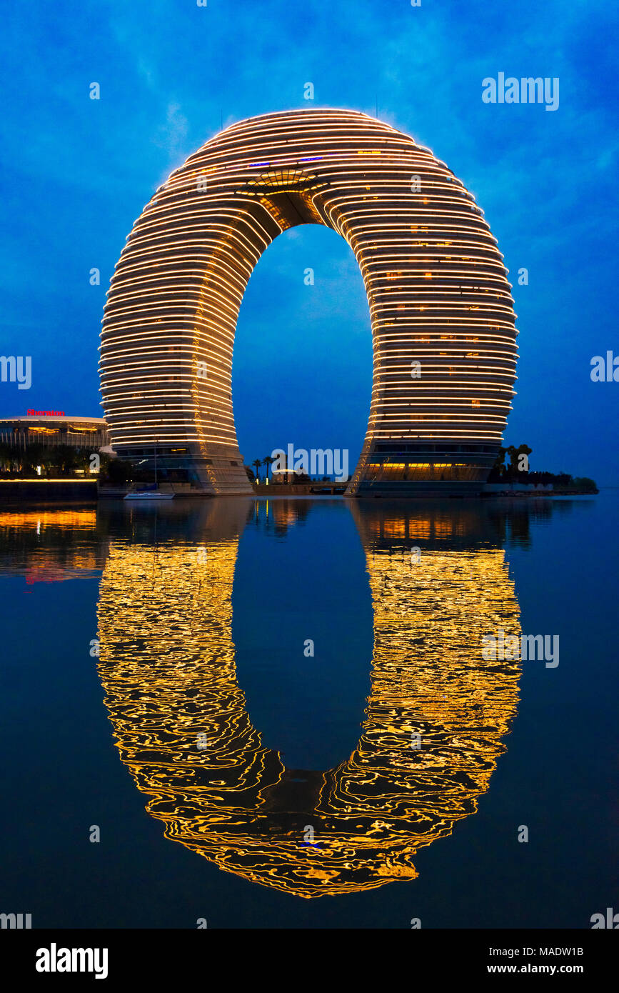 Night view of horseshoe shaped Sheraton Huzhou Hot Spring Resort on Lake Taihu, Huzhou, Jiangsu Province, China Stock Photo