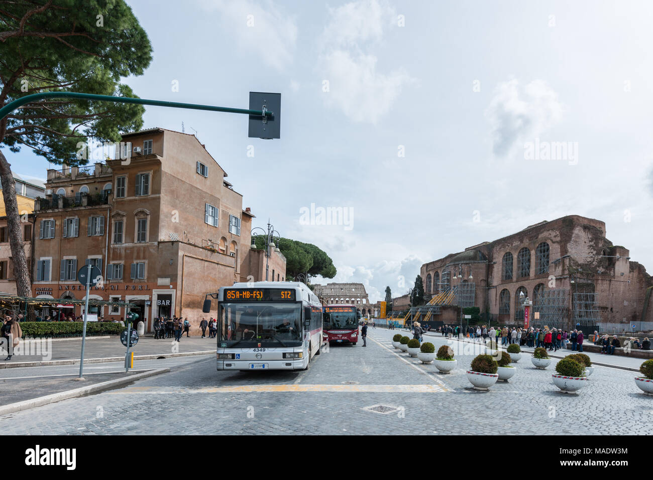 Bus stop in city rome hi-res stock photography and images - Alamy