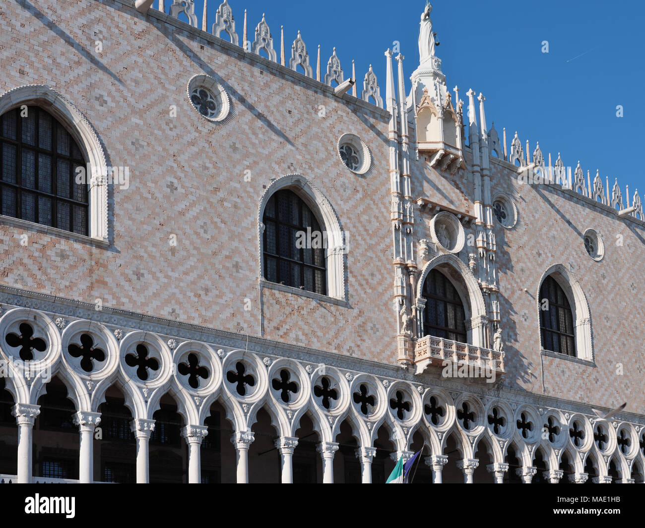 Historic palace view hi-res stock photography and images - Alamy