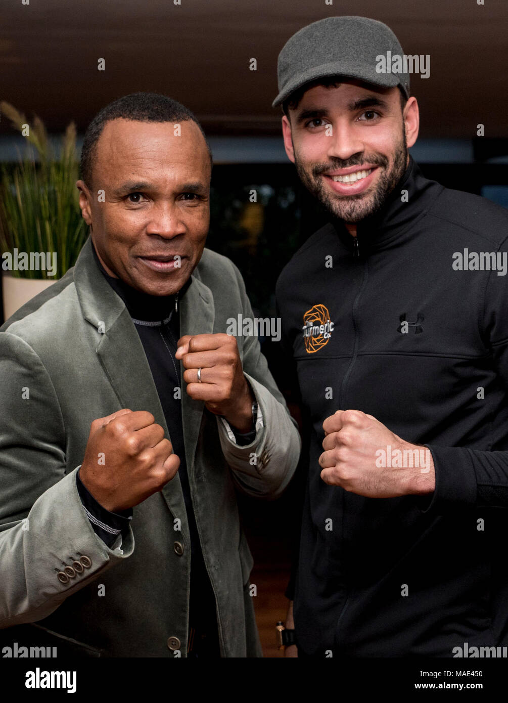 Celtic Manor Hotel, Newport, 31st March 2018: Former boxing legend Sugar Ray Leonard poses for a photo with West Bromwich Albion and Wales footballer Hal Robson Kanu at the Celtic Manor in Newport Credit: Andrew Dowling/Influential Photography/Alamy Live News Stock Photo