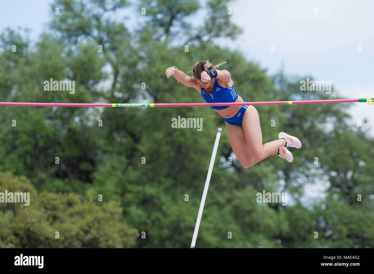 Elite pole vault hires stock photography and images Alamy