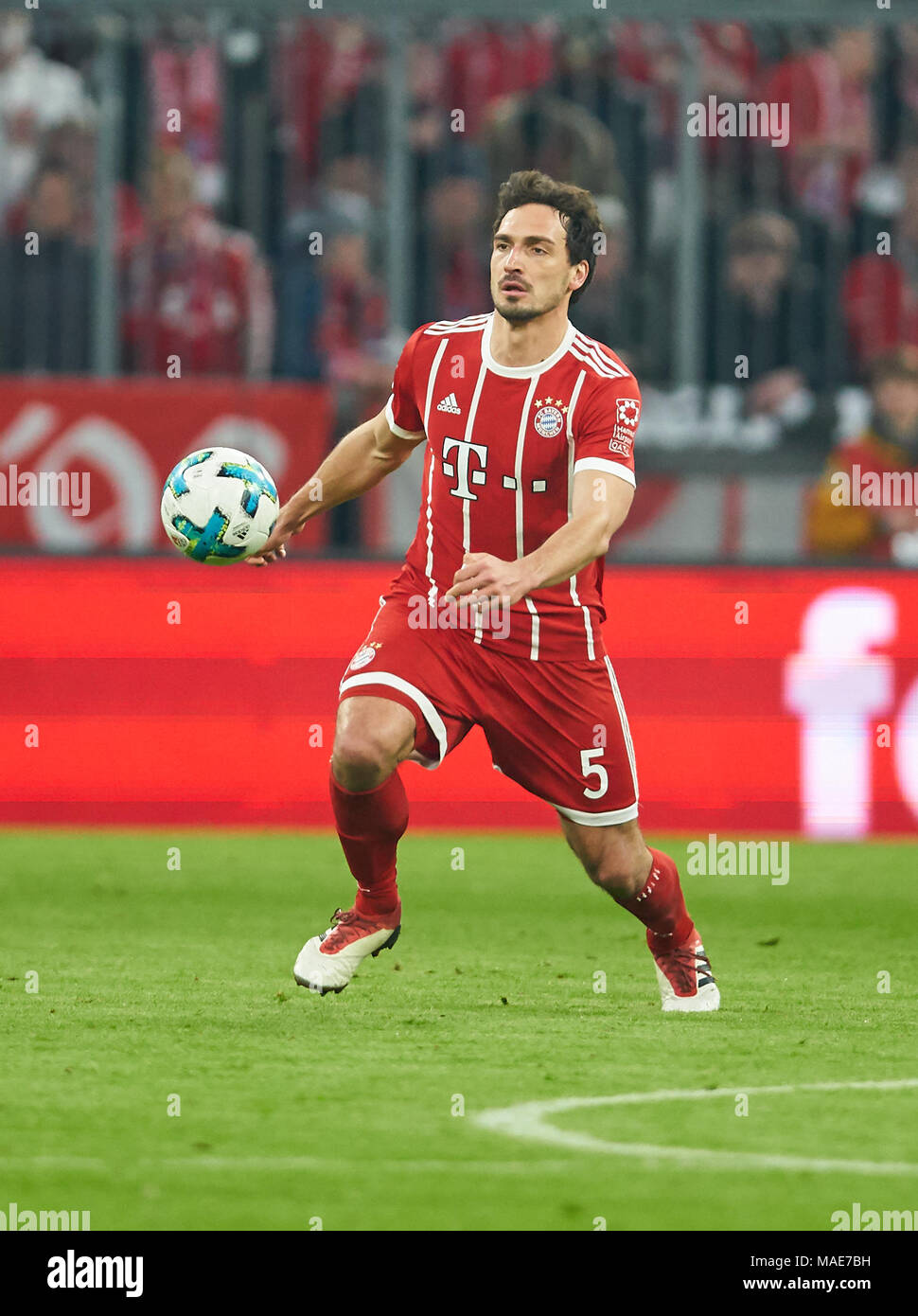 FC Bayern Munich Soccer, Munich, March 31, 2018 Mats HUMMELS, FCB 5 drives  the ball, action,