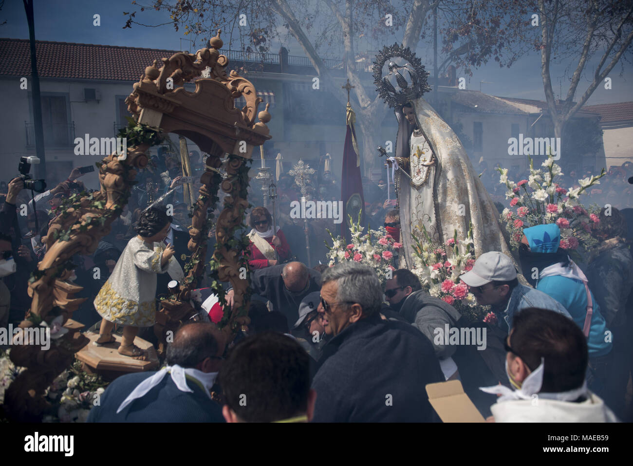 Cullar Vega, Granada, Spain. 1st Apr, 2018. The Holy Mary seen during the  'Holy Sunday' in the streets of Cullar Vega.People of Cullar Vega (Granada)  celebrates with firecrackers the Easter Sunday, 100,000