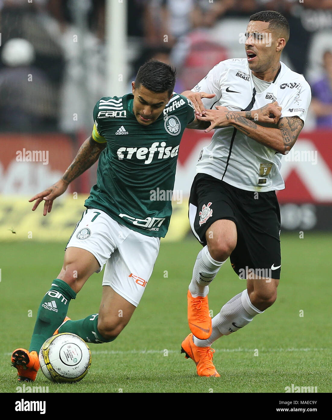 Sao Paulo Sp 31 03 2018 Corinthians X Palmeiras The Player Dudu From Se Palmeiras Plays The Ball With Player Gabriel Of Sc Corinthians P During A Match Valid For The Final