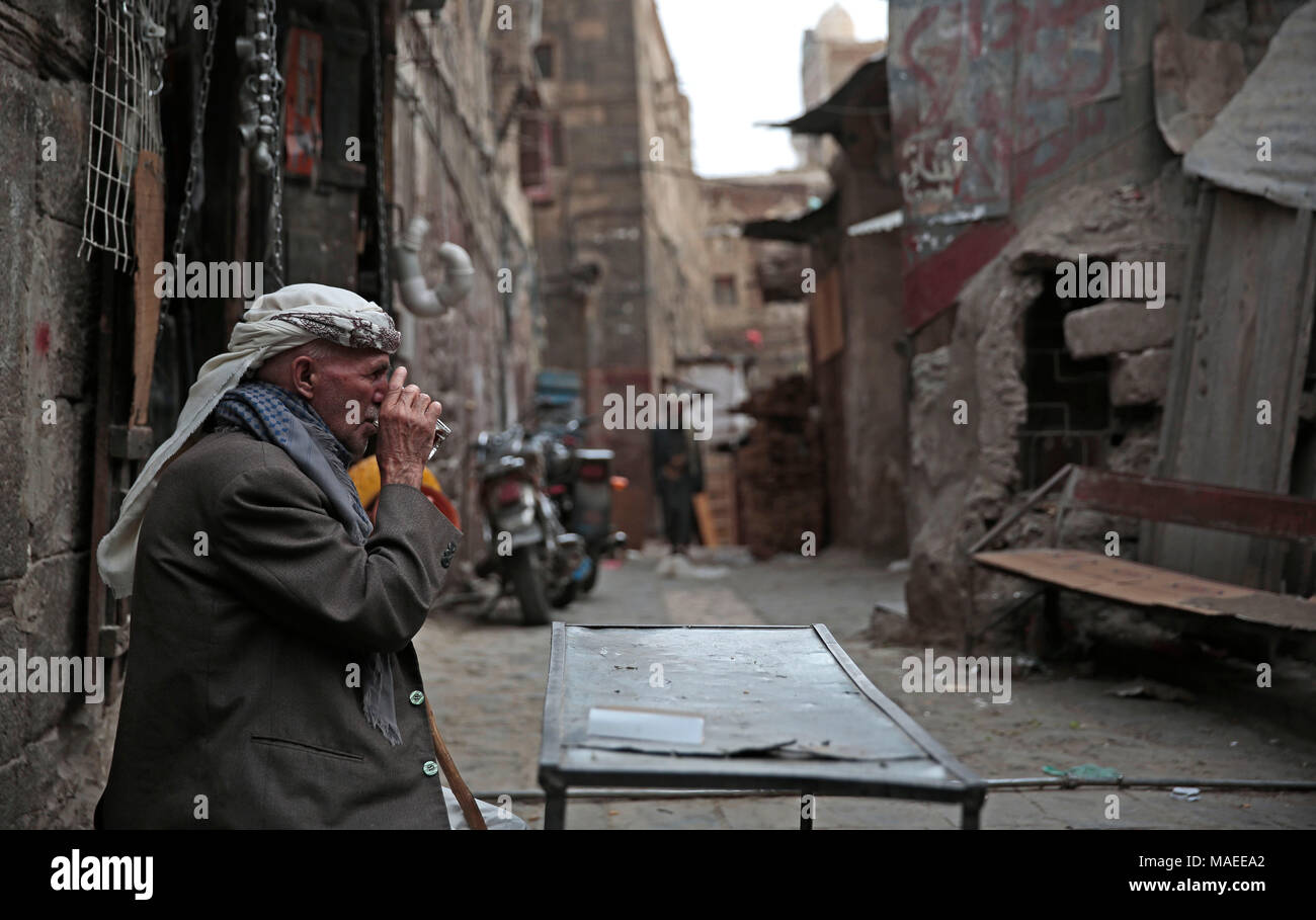 Sanaa, Yemen. 01st Apr, 2018. An elderly Yemeni man drinks tea at a