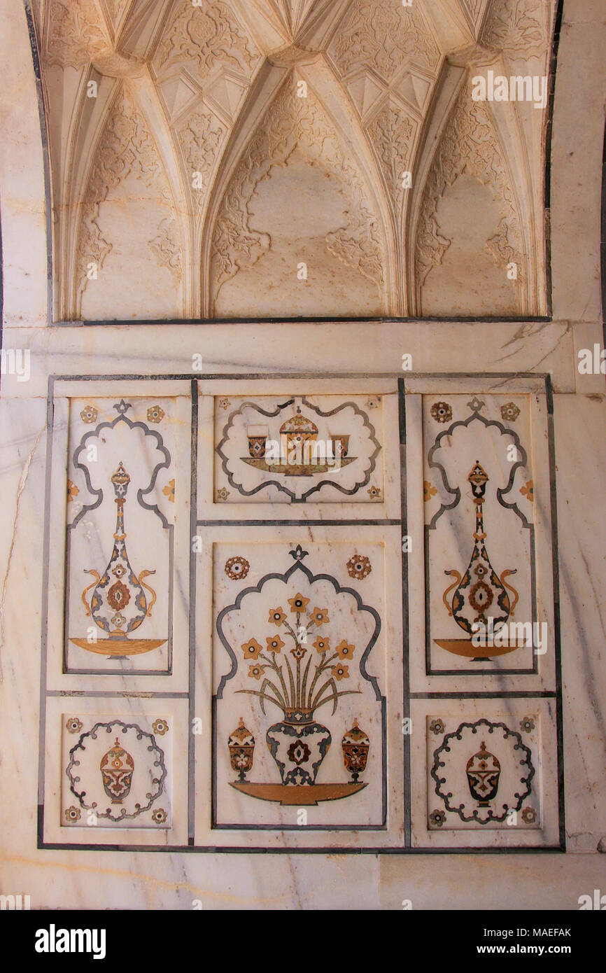 Detail of hardstone carving in Tomb of Itimad-ud-Daulah in Agra, Uttar Pradesh, India. This Tomb is often regarded as a draft of the Taj Mahal. Stock Photo