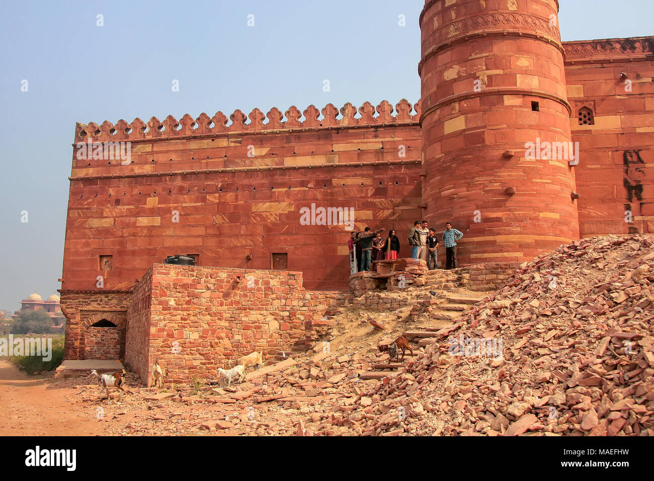 People standing outside of the walls of Jama Masjid in Fatehpur Sikri, Uttar Pradesh, India. The mosque was built in 1648 by Emperor Shah Jahan and de Stock Photo