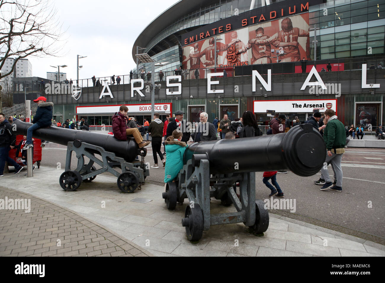 Fans arrive emirates stadium hi-res stock photography and images - Alamy