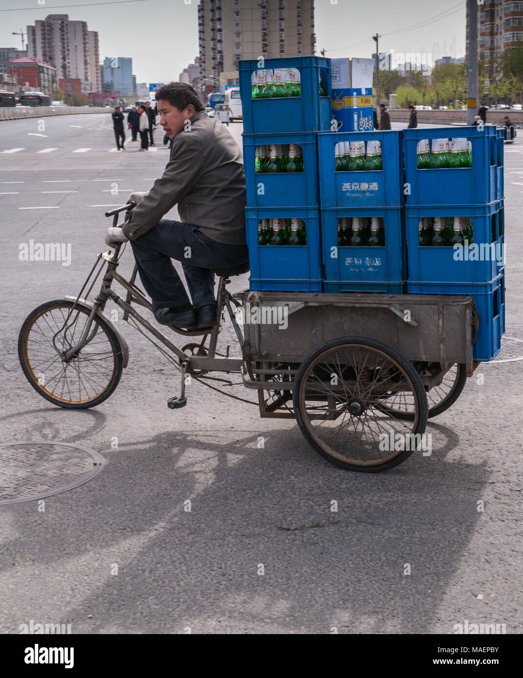 Man carrying crate beer on hi-res stock photography and images - Alamy