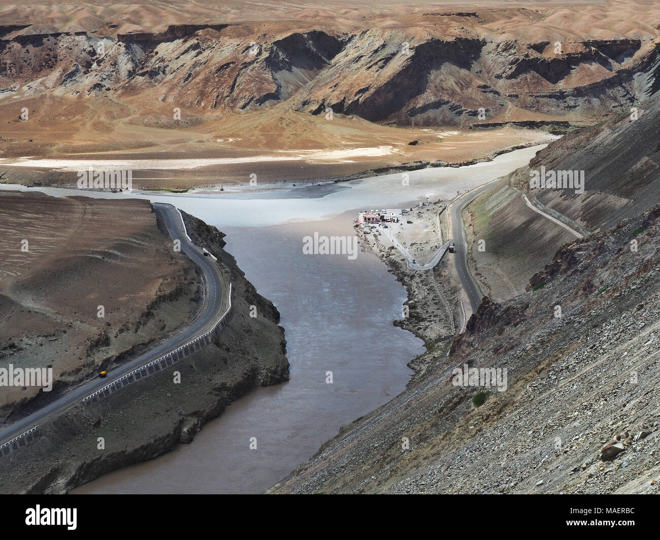 Mountain landscape rivers streams hi-res stock photography and images ...