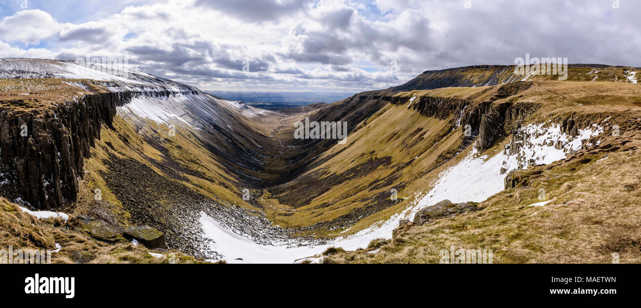 Classic u-shaped glaciated valley of High Cup Gill viewed from High Cup Nick with its whin sill edge Stock Photo