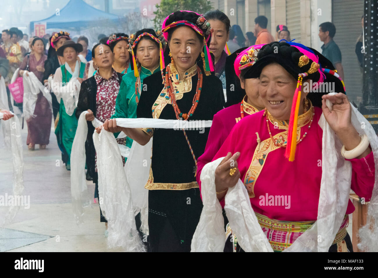 Tibetan people's wedding parade, Danba, Danba County, Garze Tibetan Autonomous Prefecture, western Sichuan, China Stock Photo