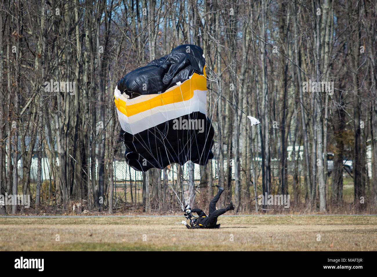 Parachute accident sport hires stock photography and images Alamy