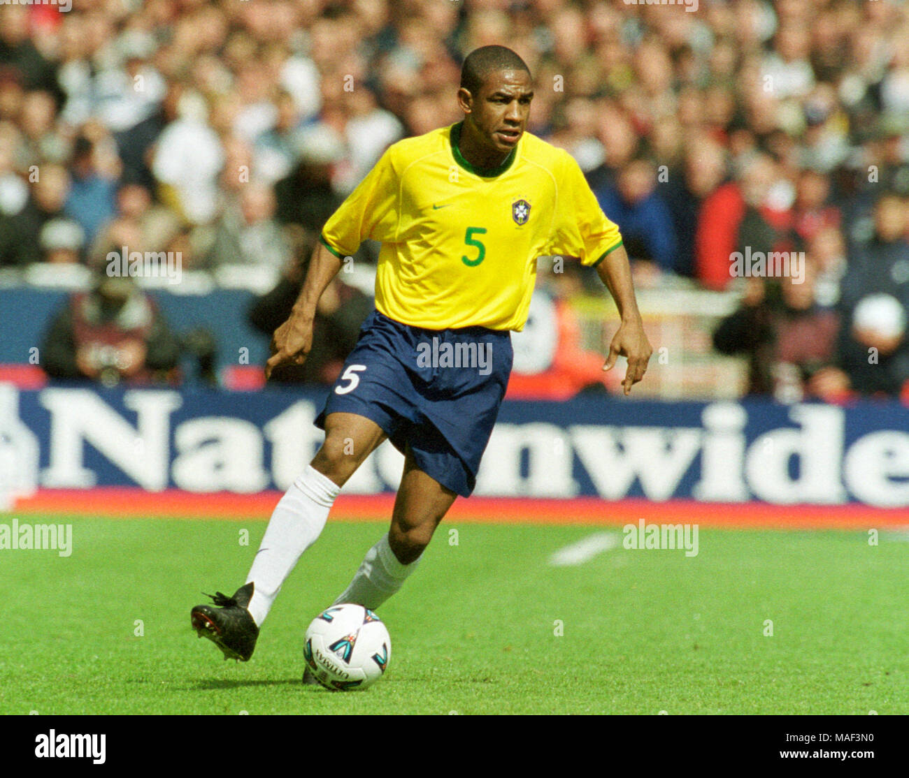 Wembley Stadium London, England 27.5.2000, football, international friendly, England vs Brasil 1:1 --- CESAR SAMPAIO (BRA) Stock Photo
