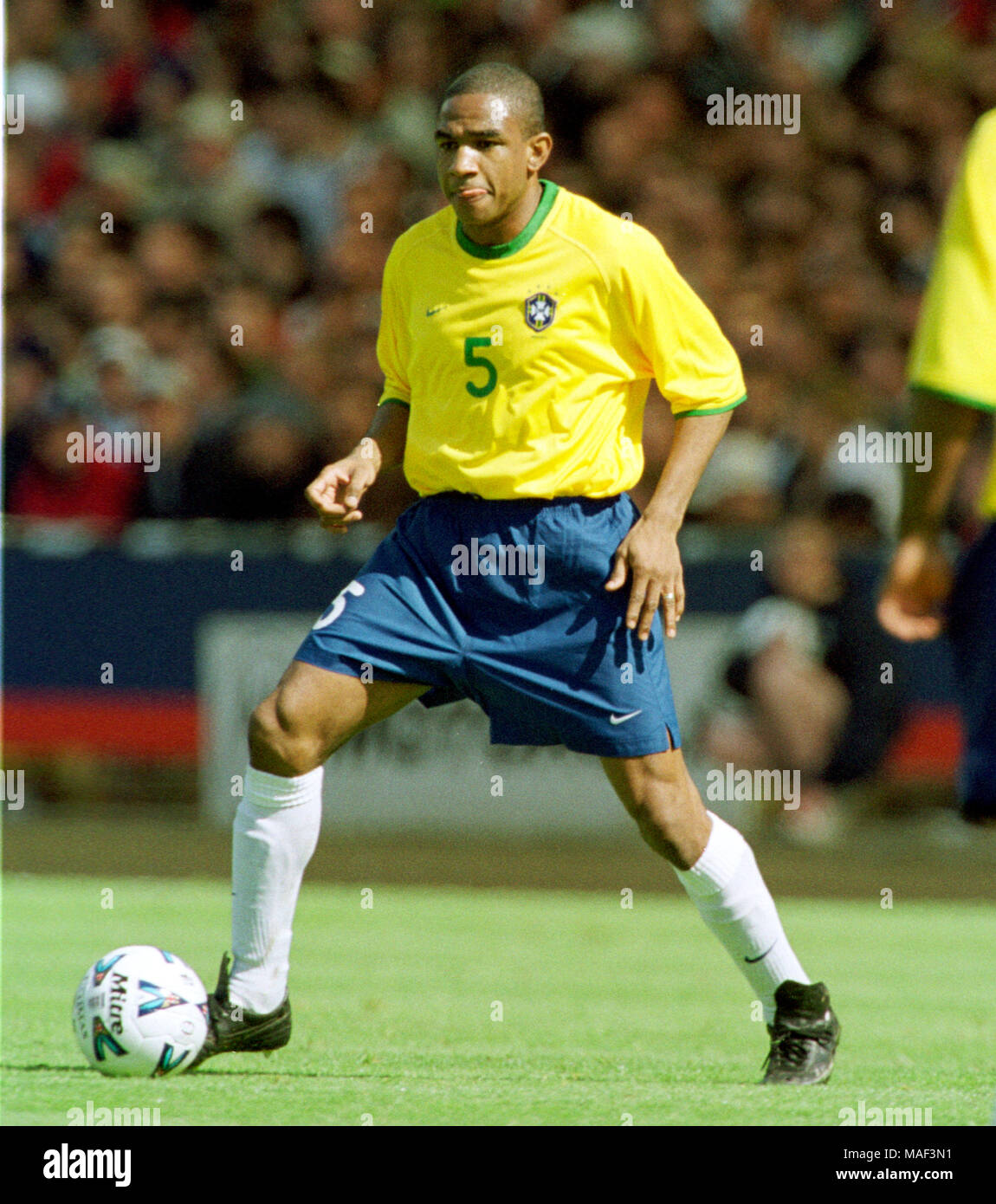 Wembley Stadium London, England 27.5.2000, football, international friendly, England vs Brasil 1:1 --- CESAR SAMPAIO (BRA) Stock Photo