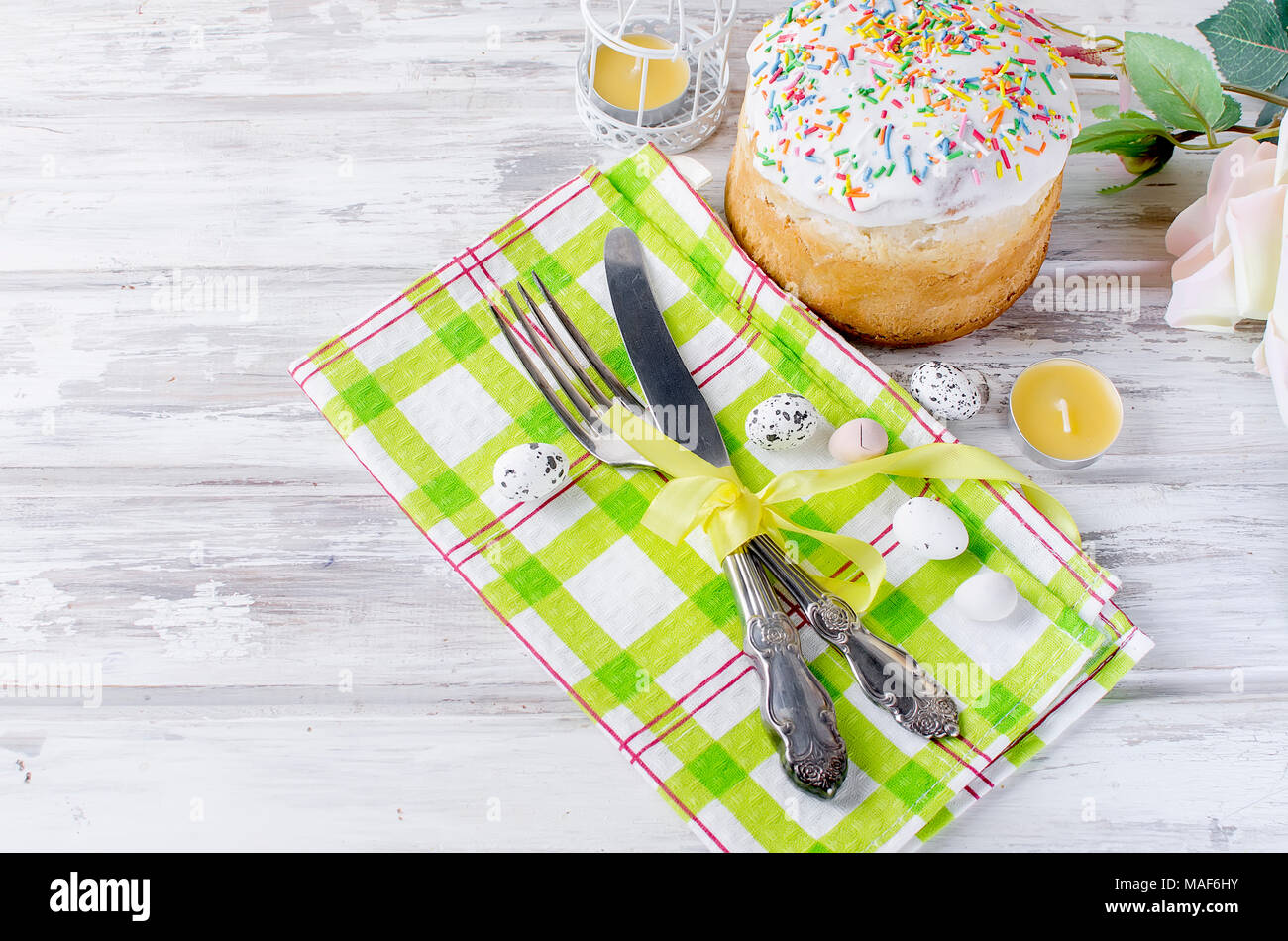 Easter table setting with spring flowers and cutlery. Holidays background Stock Photo