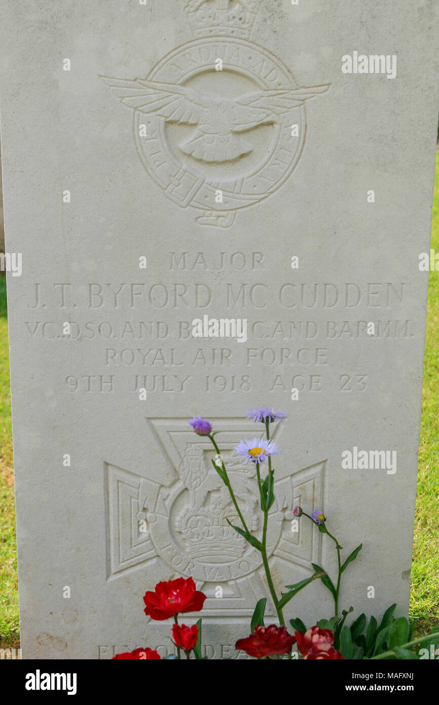 The grave of James T Byford McCudden, VC, DSO & Bar, MC & Bar, MM in the Wavans British Cemetery, Beauvoir-Wavans, northern France. Stock Photo