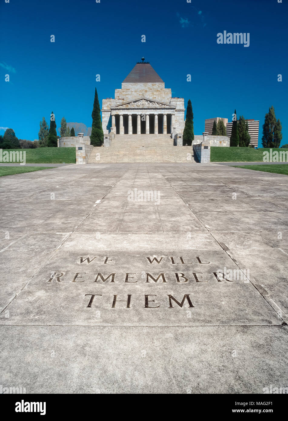 Ceremonial Avenue, leading to Shrine of Remembrance, Saint Kilda Road, Melbourne, Victoria, Australia, showing ‘We Will Remember Them’ inscription. Stock Photo
