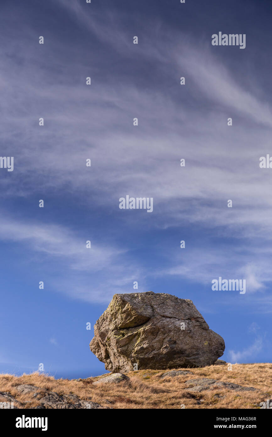 Boulder balanced on top of a hill, Snowdonia, North Wales Stock Photo
