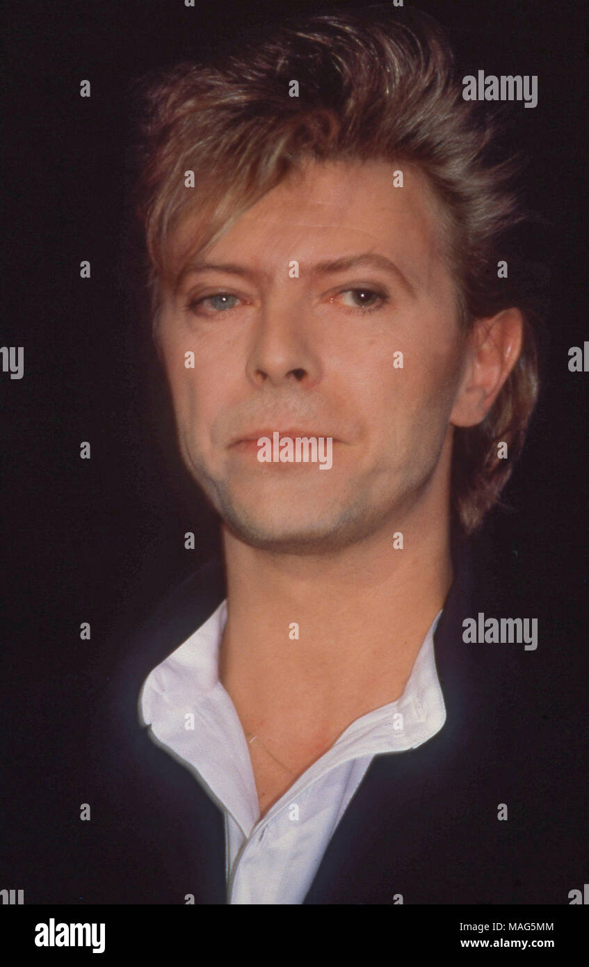 Ziggy stardust performing hi-res stock photography and images - Alamy