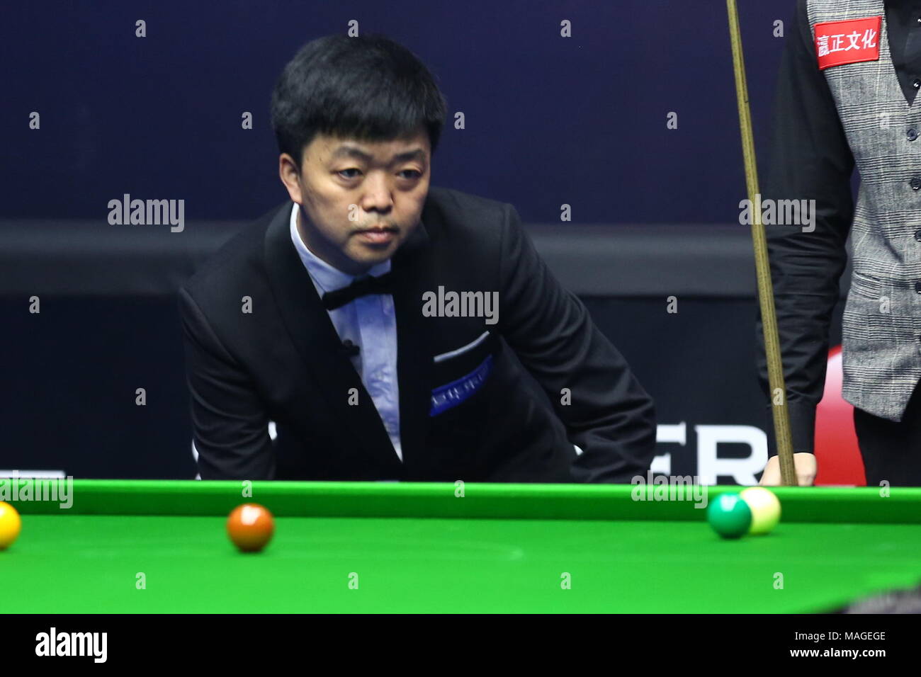 Professional snooker player hi-res stock photography and images - Alamy