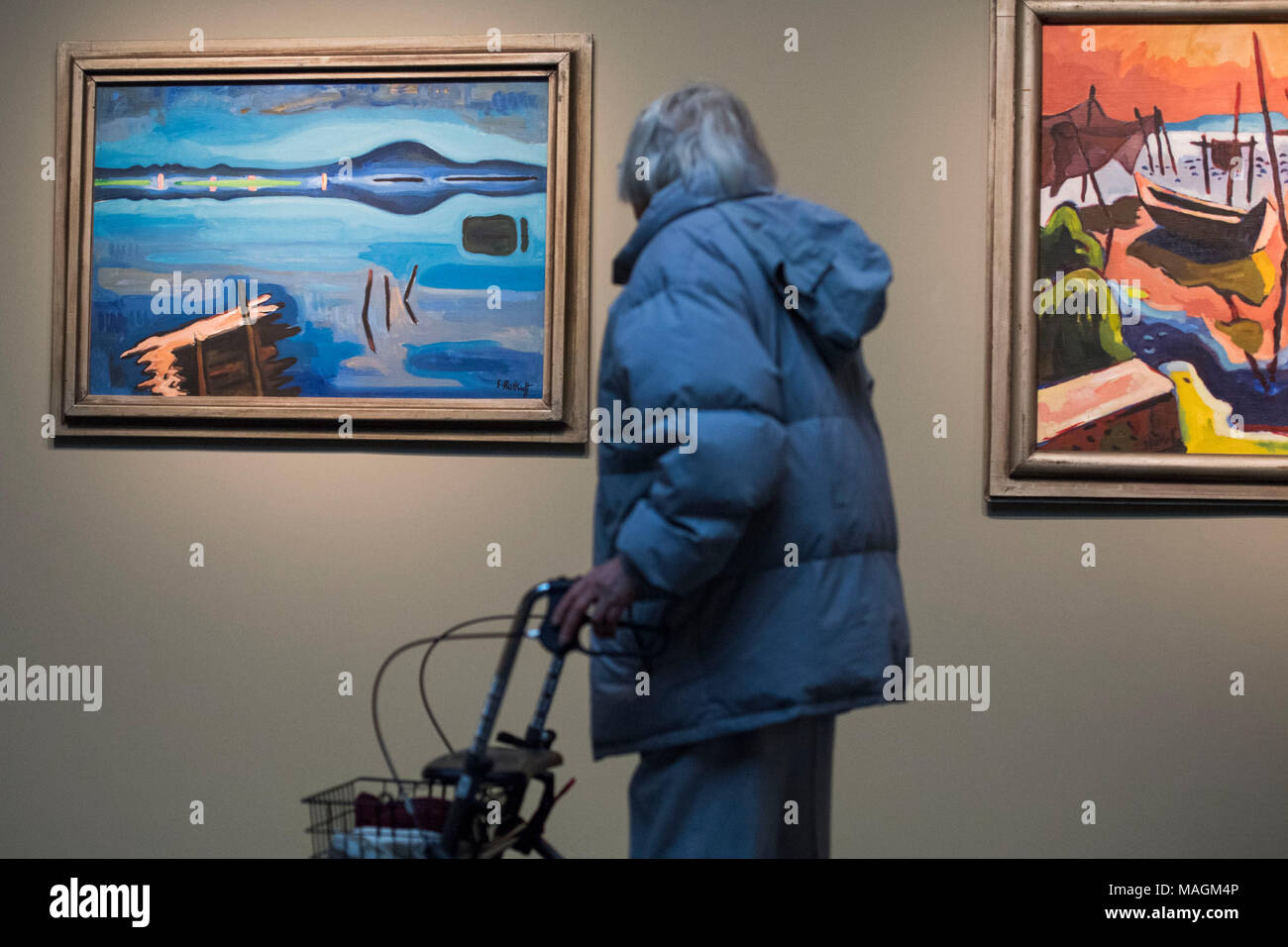 ILLUSTRATION - 16 March 2018, Germany, Hamburg: An elderly woman with rollator looks at the paintings 'Spiegelnder See' (L, 1936) (lit. reflective lake) by Karl Schmidt-Rottluff at the Bucerius Arts Forum in Hamburg. The Hamburg museum Bucerius Arts Forum offers guided exhibition tours particularly for dementia patients. Photo: Malte Christians/dpa Stock Photo